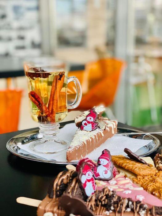 Aerocafe Hotel Партизанске Екстериор снимка