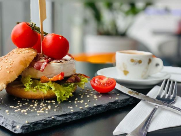 Aerocafe Hotel Партизанске Екстериор снимка