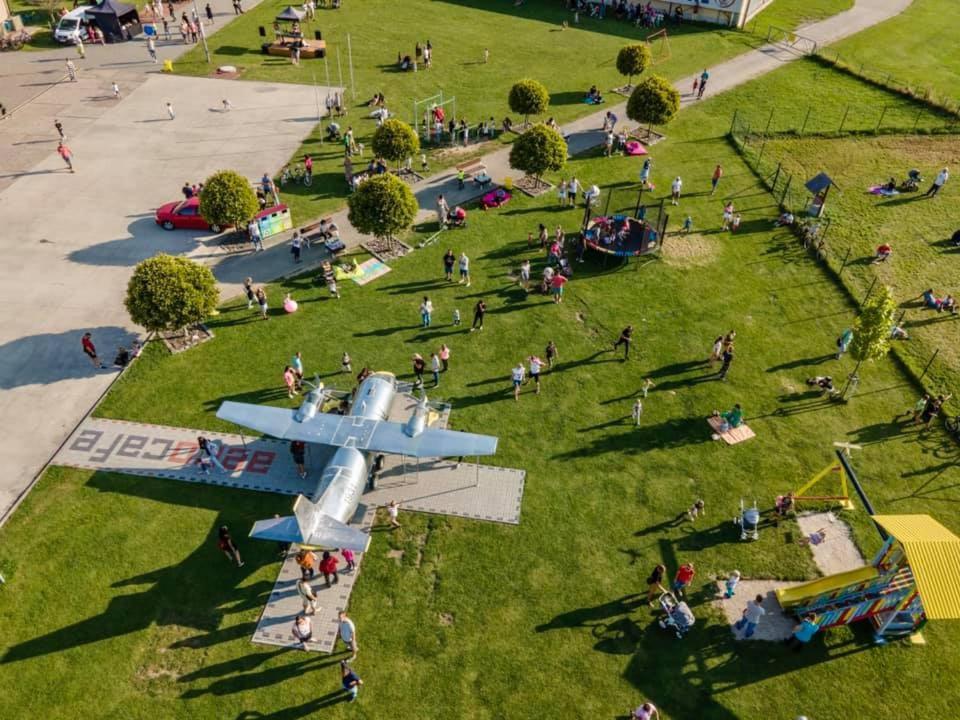 Aerocafe Hotel Партизанске Екстериор снимка