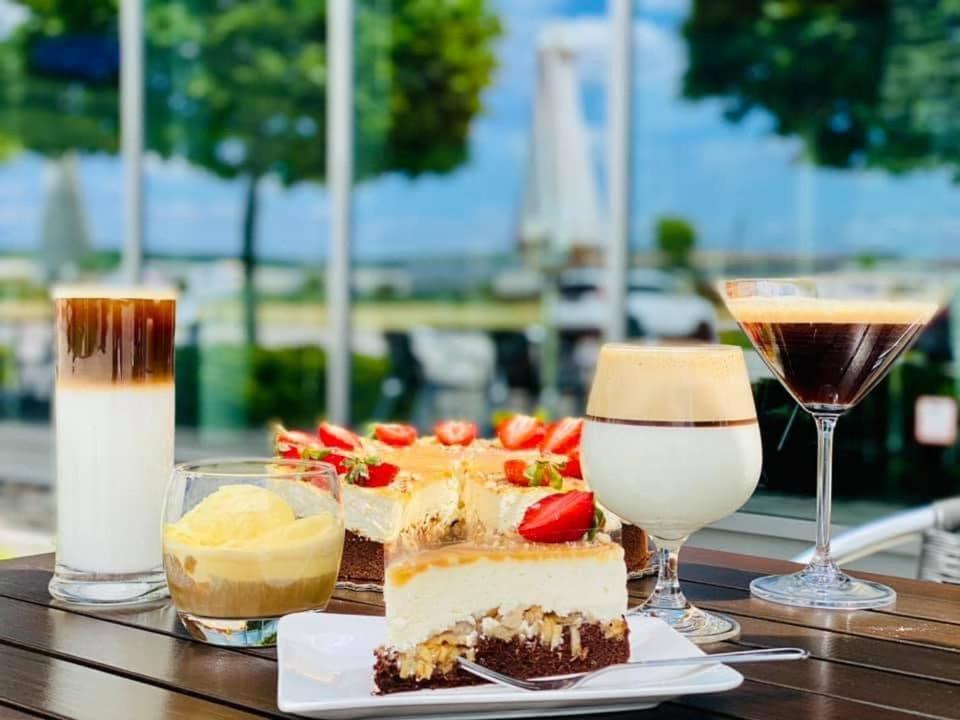Aerocafe Hotel Партизанске Екстериор снимка