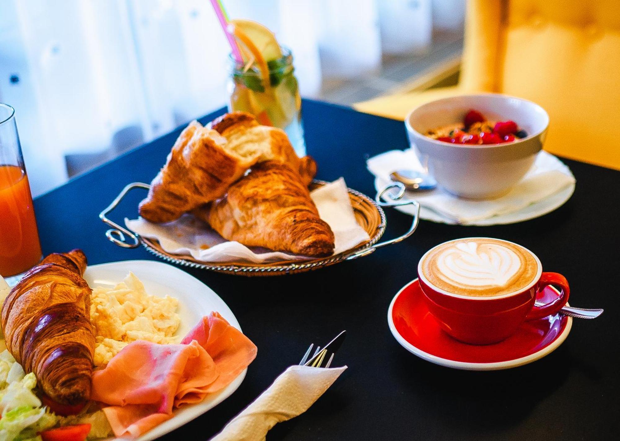 Aerocafe Hotel Партизанске Екстериор снимка