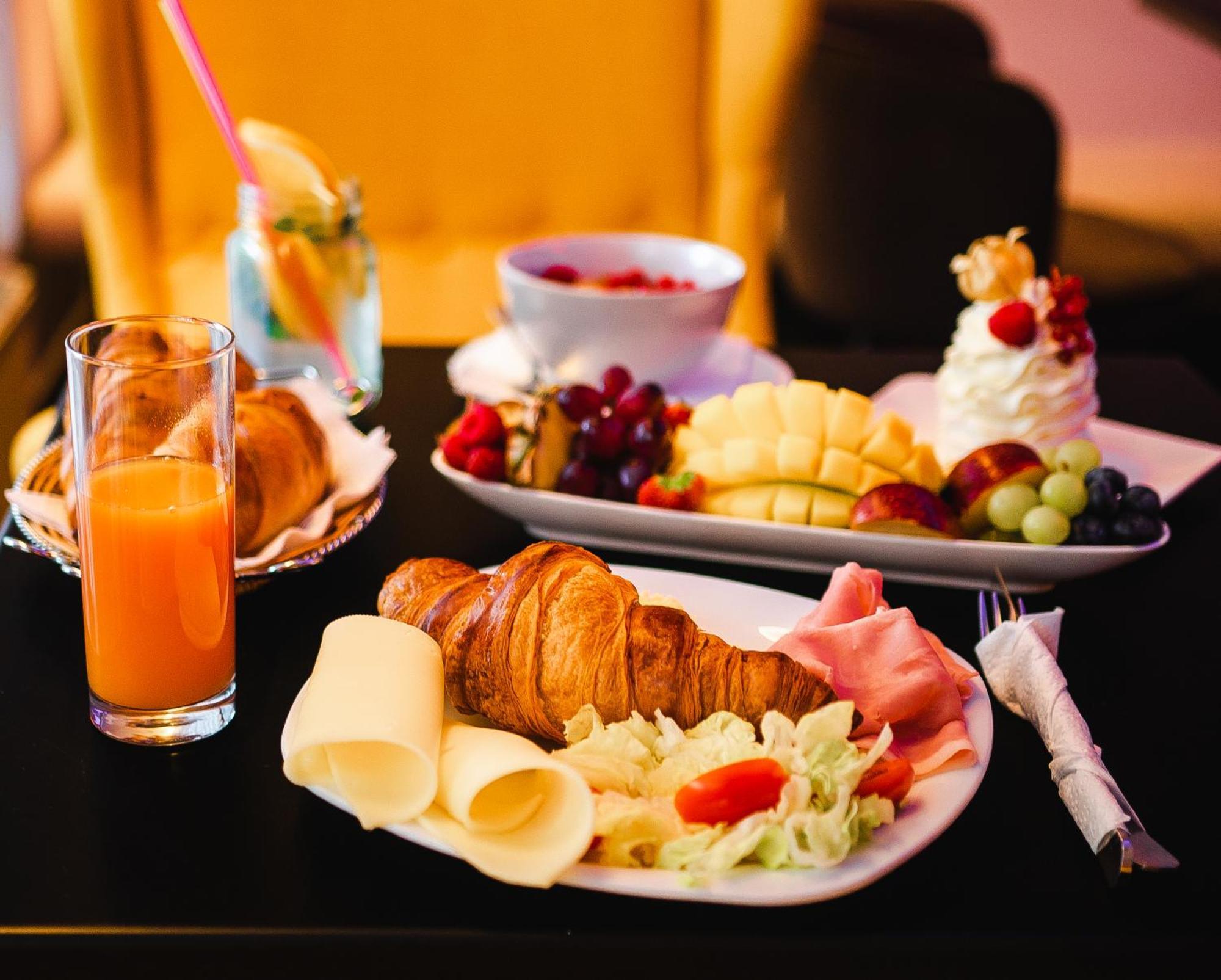 Aerocafe Hotel Партизанске Екстериор снимка