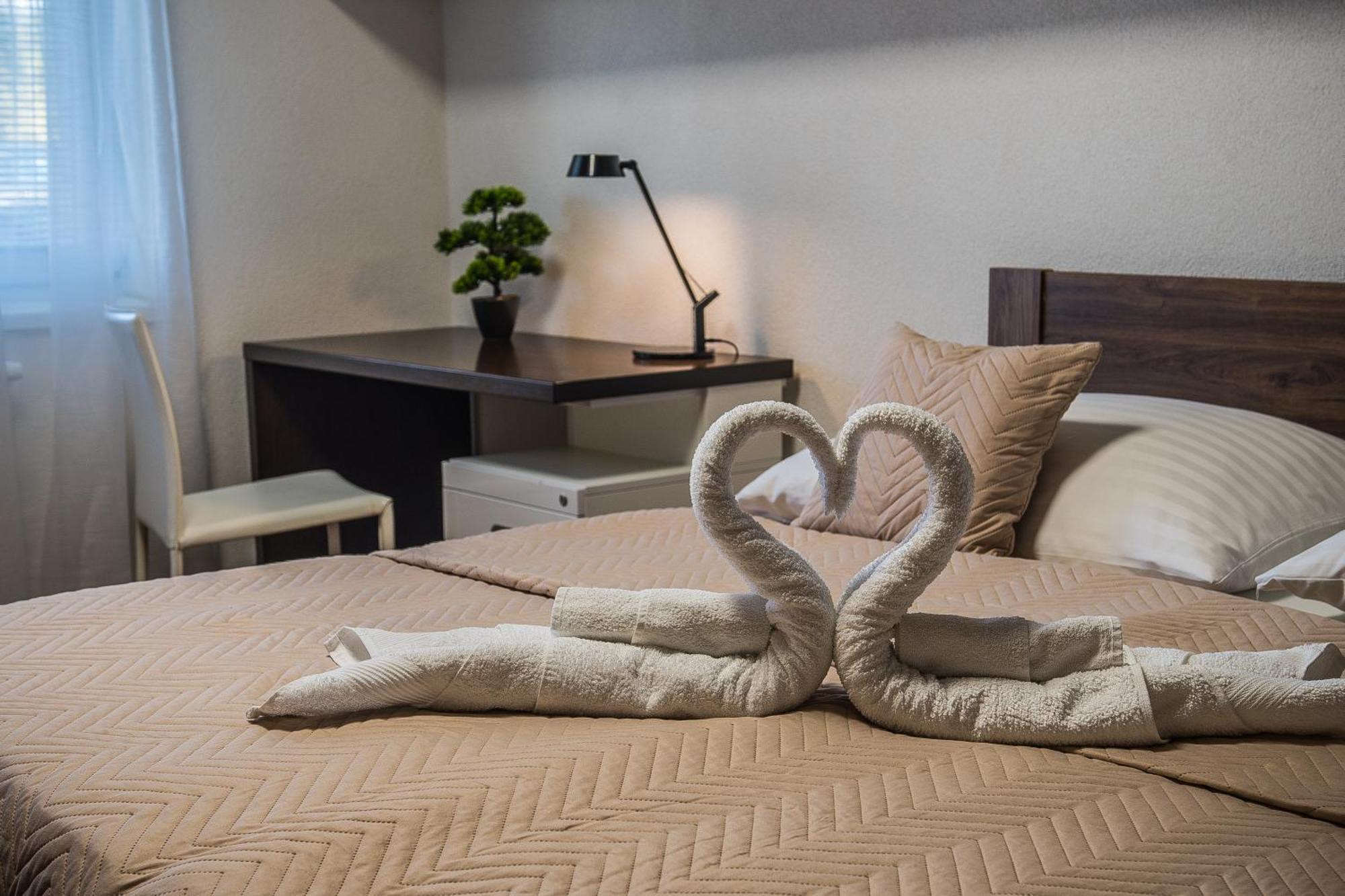 Aerocafe Hotel Партизанске Екстериор снимка