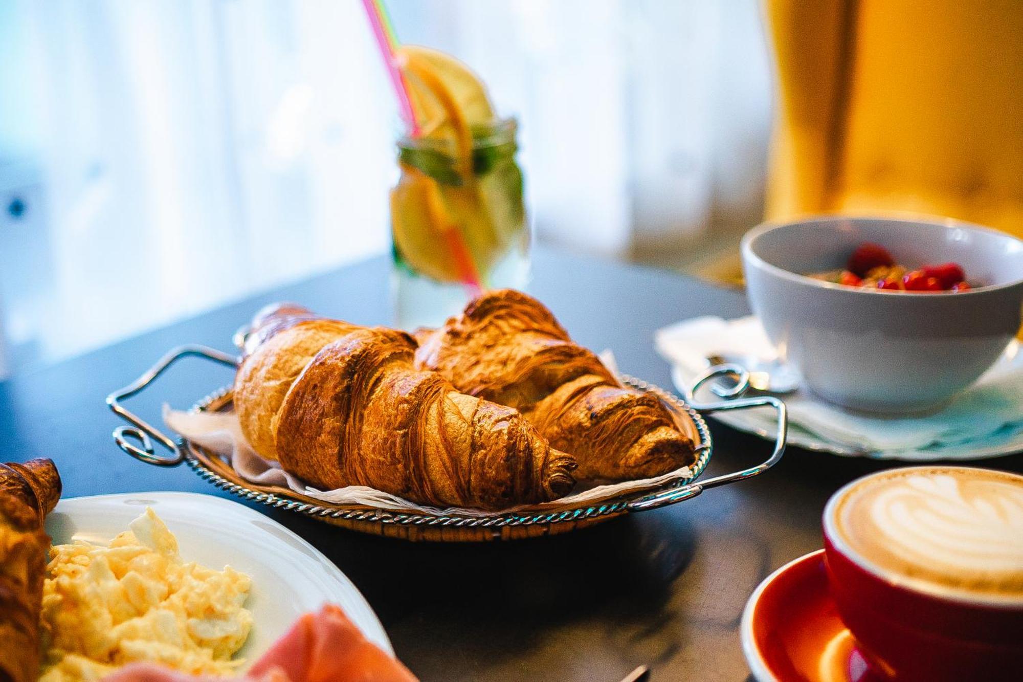 Aerocafe Hotel Партизанске Екстериор снимка
