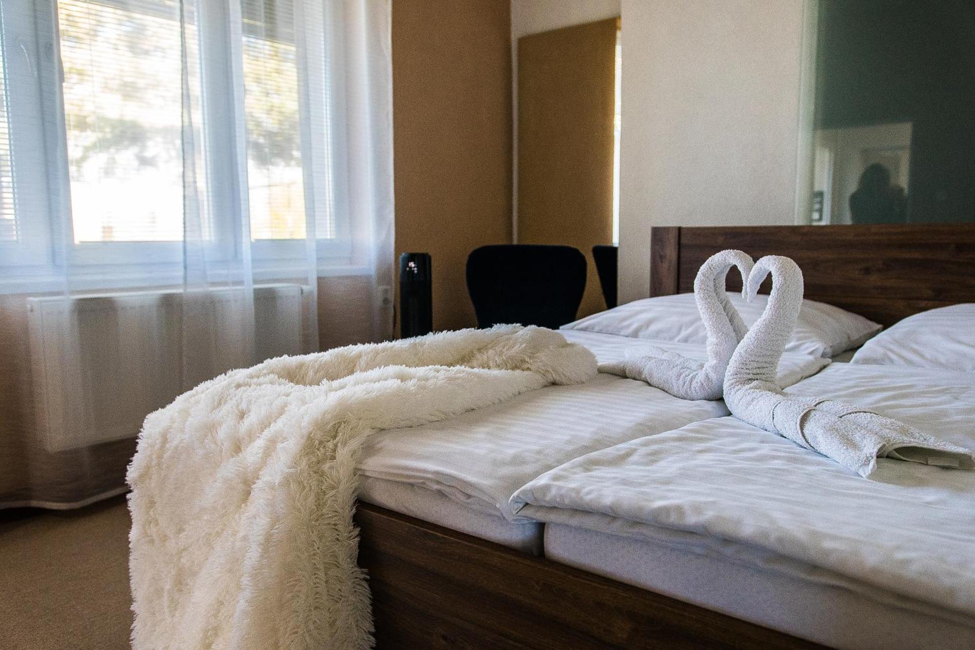 Aerocafe Hotel Партизанске Екстериор снимка