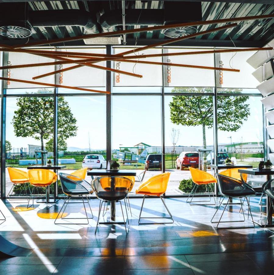 Aerocafe Hotel Партизанске Екстериор снимка